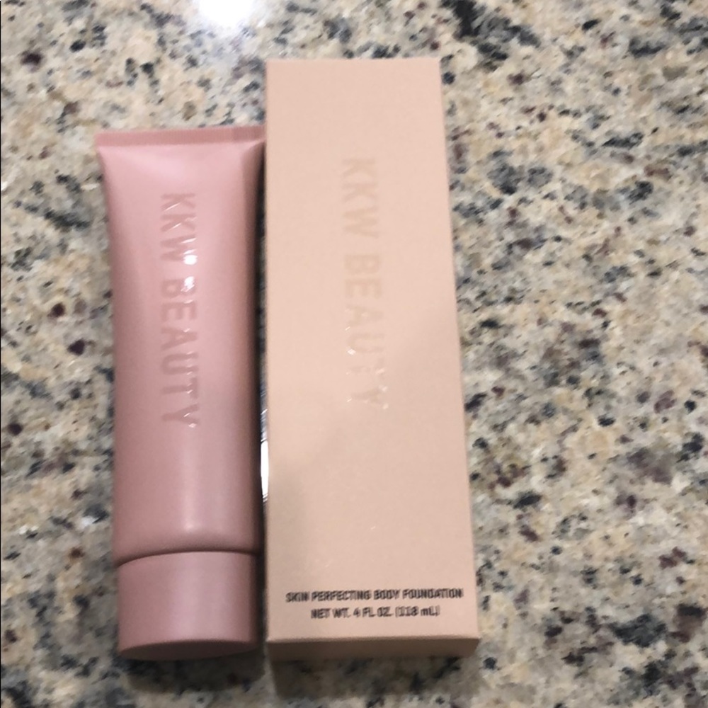 Kkw body perfecting foundation 💕💕